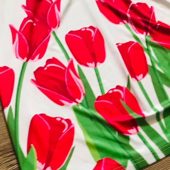 Lily by Firmiana size 3XL Floral Tunic with tulips - Picture 2 of 6